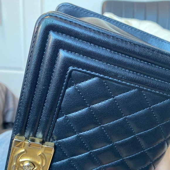 Chanel leboy Crossbody bag Medium|Lambskin - Picture 5 of 11